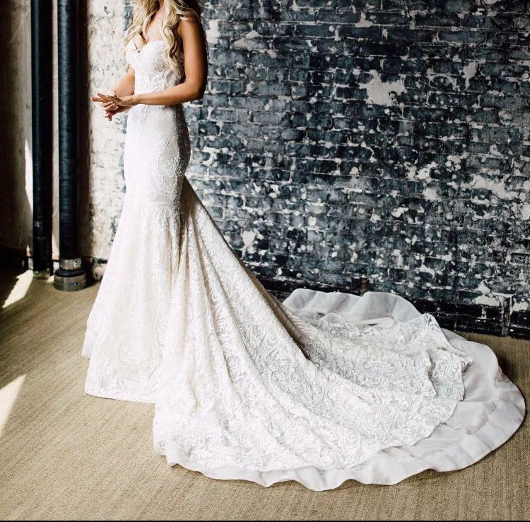 YEAR-End Clearance Berta