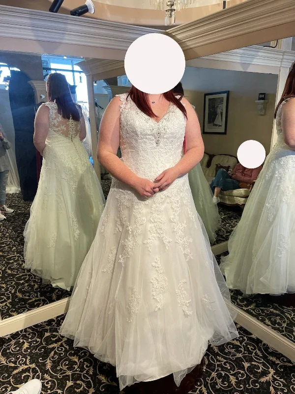 Early Access Other Sleeveless V-Neckline Illusions Lace Back