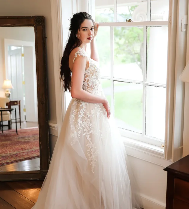 Clearance Sale Demetrios 1002
