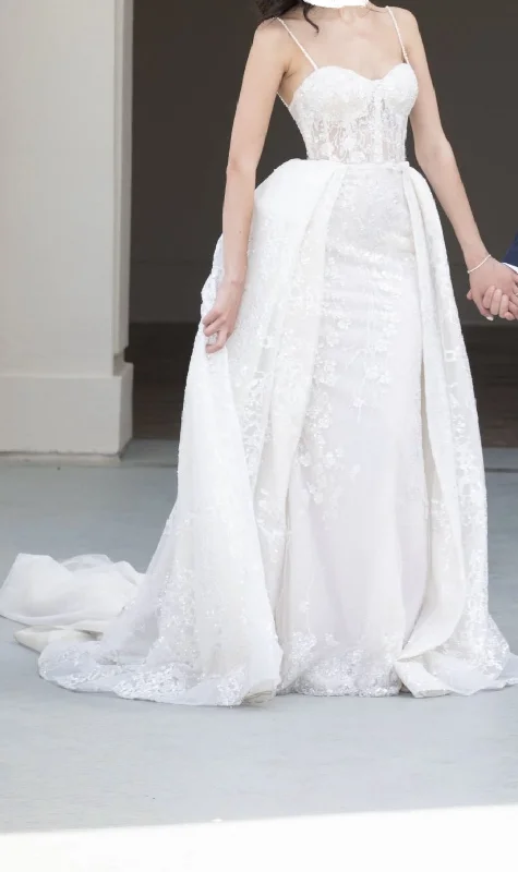 Hurry In Berta  18-11 dress and 18-104 train
