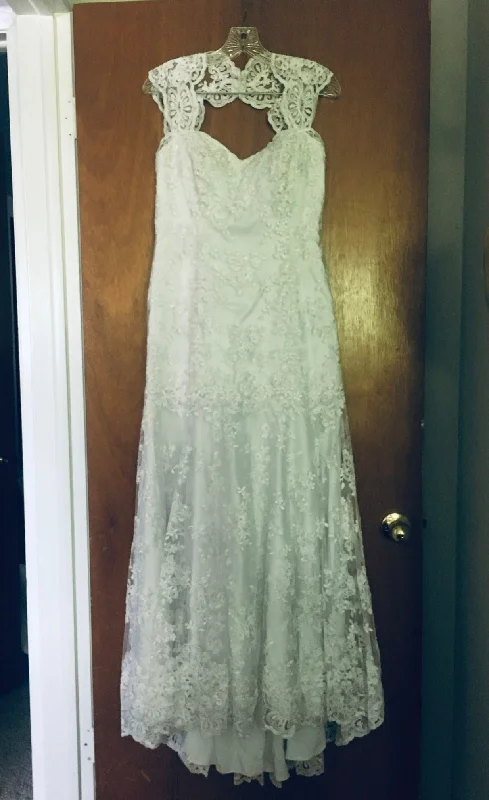 Take Advantage Other Custom Lace Fit and Flare with Keyhole Back