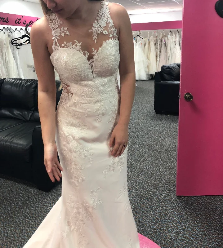 Limited Time Offer Stella York 6916