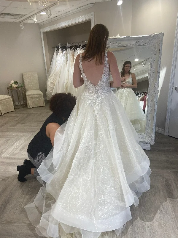 While Supplies Last Casablanca Vanessa C126