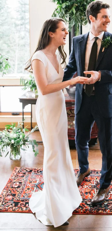 Super Deal Badgley Mischka Sawyer Gown