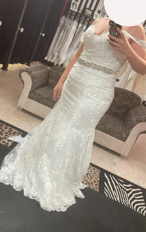 Savings Spectacular Other Off-The-Shoulder Plunging Sweetheart Trumpet