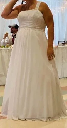 Unbeatable Prices David's Bridal V9743