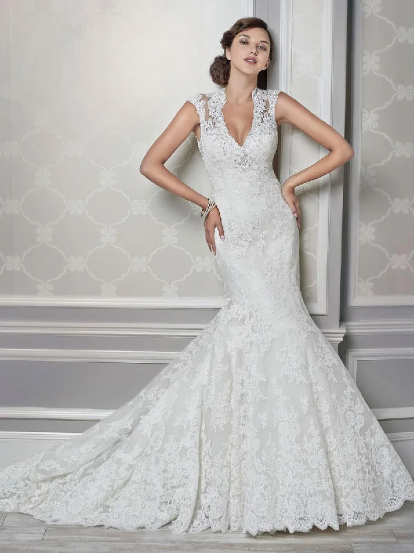 Friends and Family Sale Kenneth Winston Gorgeous shoulders