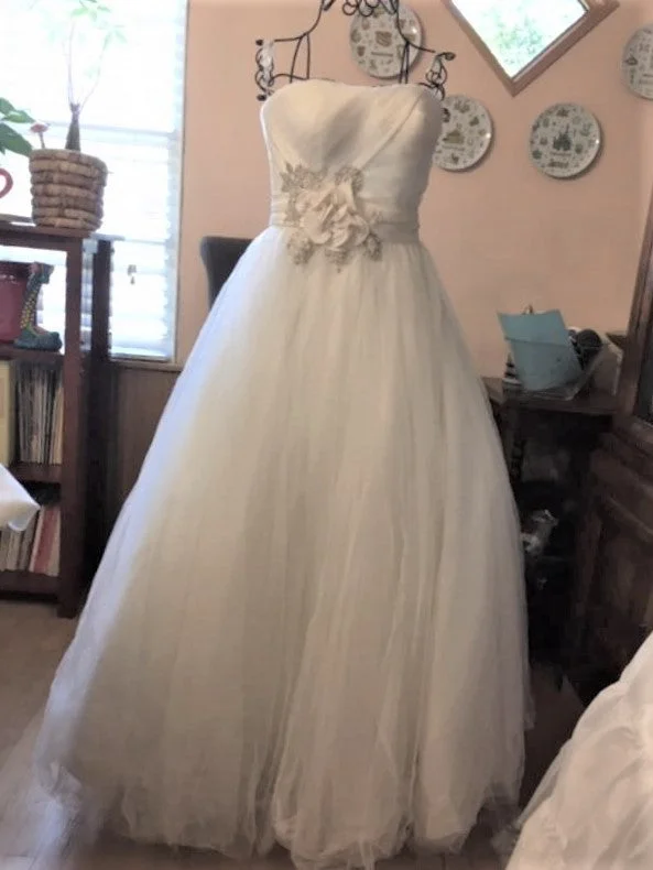 Time-Limited Offer Oleg Cassini CWG322