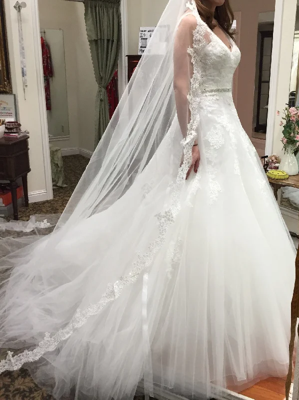 Limited Time Pronovias Lauris