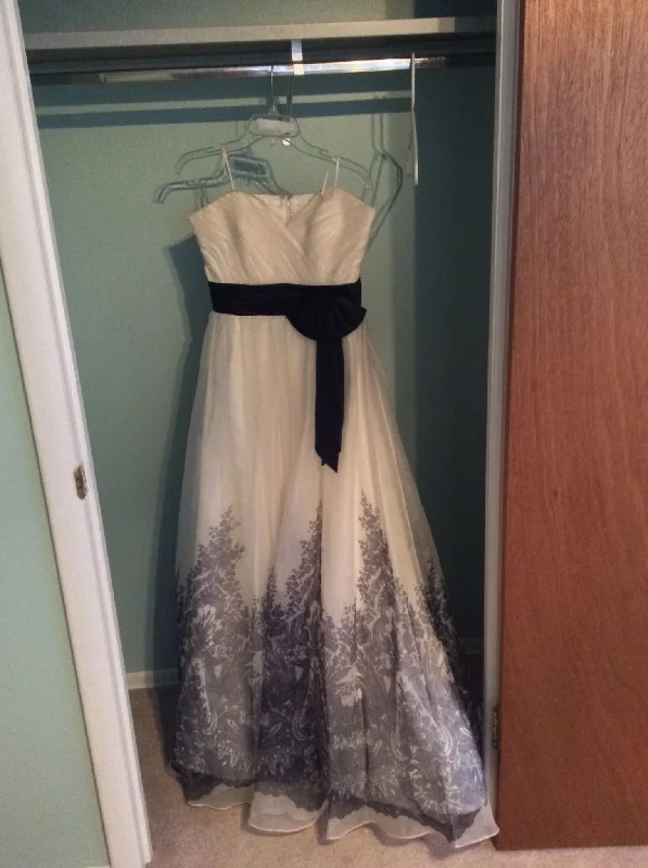 Unmissable Offer Badgley Mischka Cream and navy